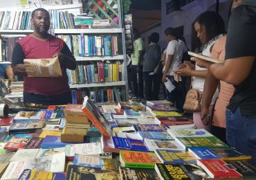 Ministra de Cultura afirma vendedores agotaron inventario al cuarto día de la Feria del Libro