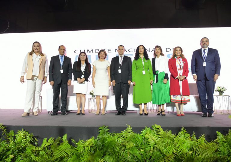 JCE concluye cumbre de mujeres con manifiesto que reafirma compromiso con la democracia política paritaria