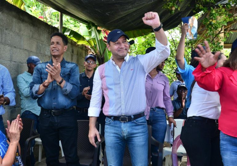 Abel Martínez arrecia campaña en San Cristóbal