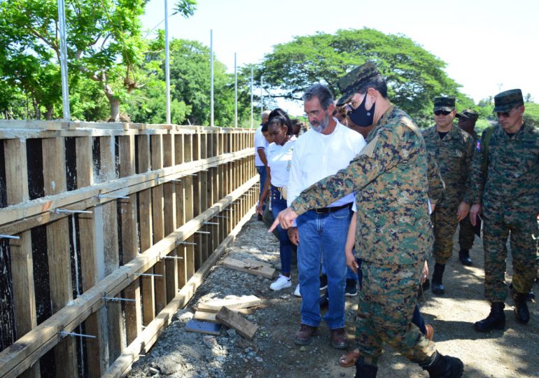 Ministro Díaz Morfa confirma que construcción de la verja fronteriza marcha al ritmo programado