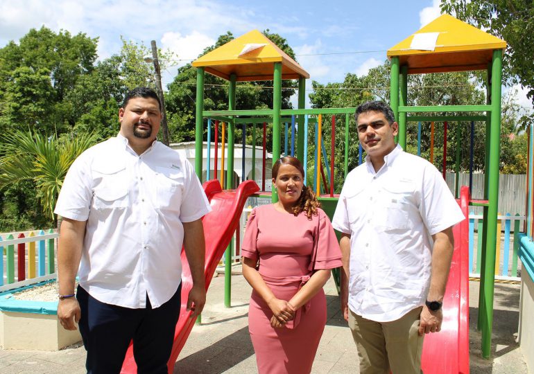 Fundación Refidomsa y Alcaldía entregan parque infantil a la comunidad de Ramón Santana