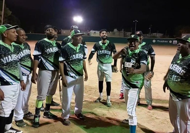 VIDEO | "Los Viajeros" el equipo de softball más alegre de RD, rompe los esquemas de celebración de un triunfo