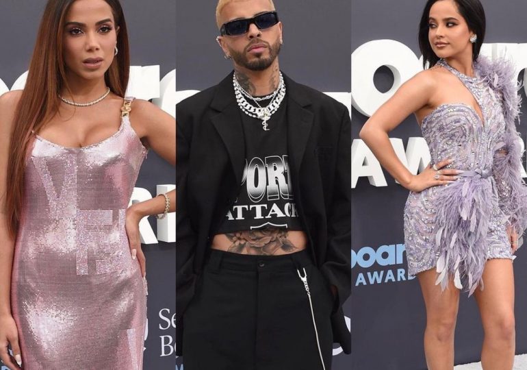 Celebridades posan en la alfombra roja de los Billboard Music Awards 2022
