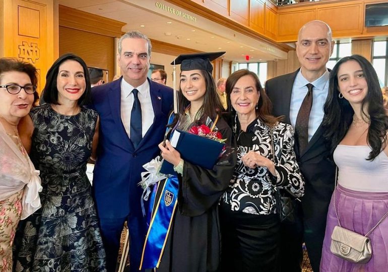 Luis Abinader y Raquel acompañaron a su hija en su graduación en EEUU