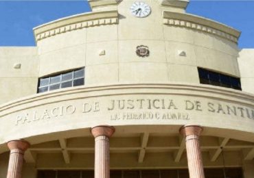 Prisión para profesor abusó psicológica y sexualmente de estudiantes en un liceo en Santiago
