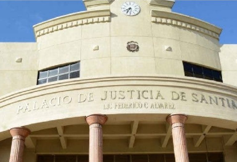 Prisión para profesor abusó psicológica y sexualmente de estudiantes en un liceo en Santiago