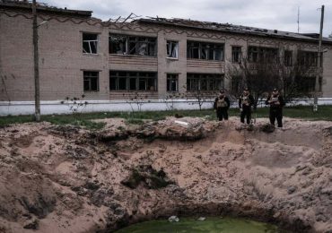 Tres muertos y 12 heridos en ataque ruso en el noreste de Ucrania