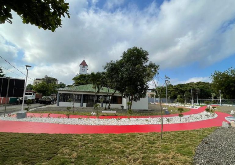 Alcaldía Santiago entrega parque a comunitarios de Cuesta Colorada