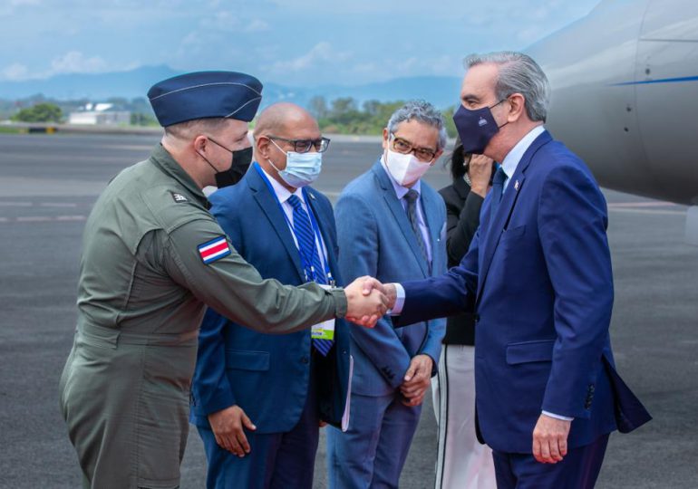 Presidente Abinader llega a Costa Rica; de inmediato realiza actividades agendadas