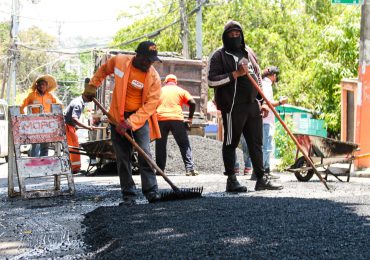 Gobierno amplía Plan de asfaltado a más de 30 barrios de la Circunscripción tres del DN