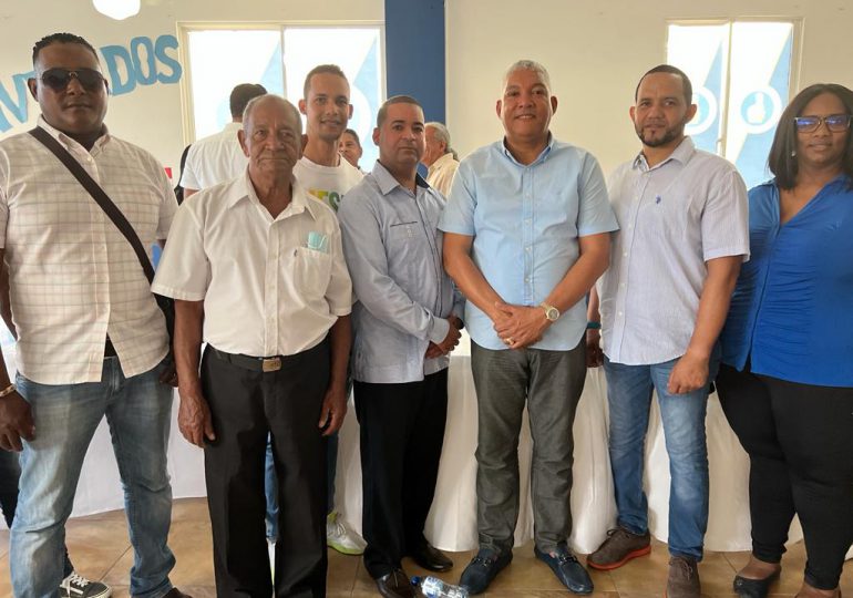 Dirección municipal del PRM en SDO juramenta ex miembros juventud Fuerza del Pueblo