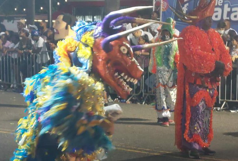 Carnaval del Distrito Nacional 2022 lleno de colorido y creatividad