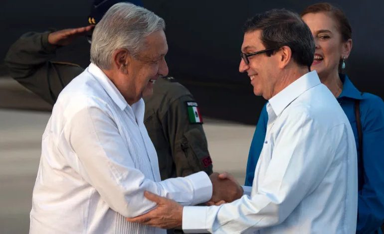 López Obrador llega a Cuba para hablar de emigración en medio de éxodo masivo