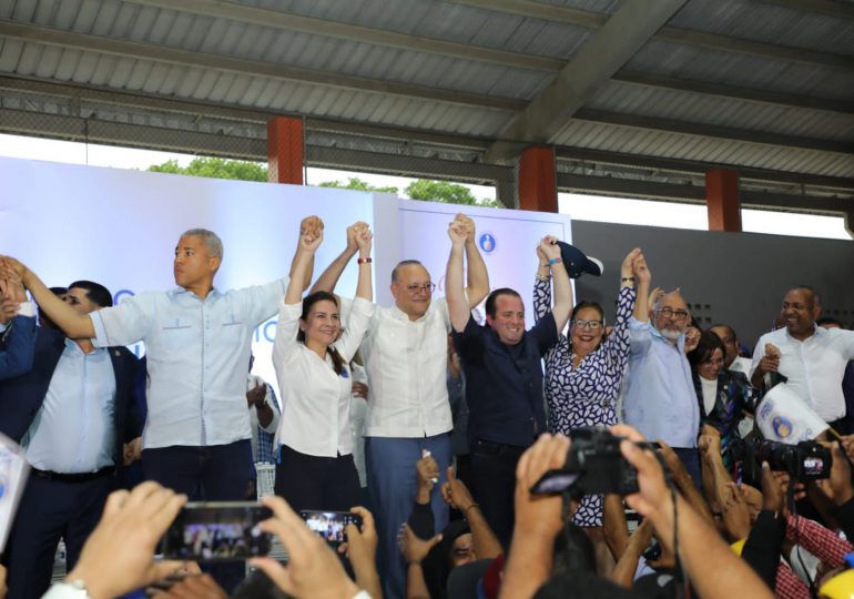 Santiagueros apoyan continuidad de Paliza y Carolina en altos cargos del PRM