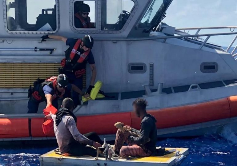 Once migrantes murieron y 38 fueron rescatados al naufragar embarcación en Puerto Rico
