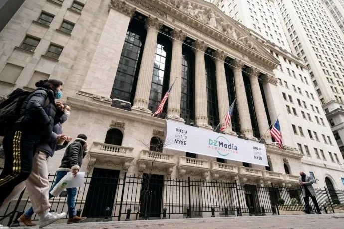 Wall Street abre en baja, pese al rebote del viernes