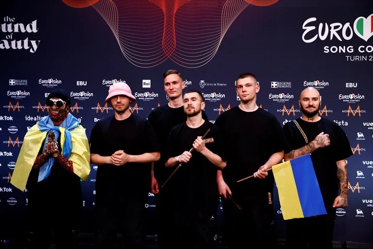 El líder de la banda que ganó el Eurovision volvió a Ucrania para seguir luchando contra Rusia