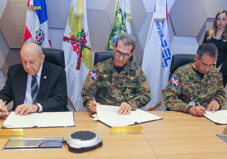 Ministerio de Defensa y Universidad UNAPEC firman acuerdo educativo