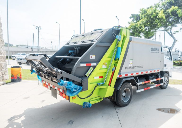 VIDEO|Provincia de China dona camión compactador de desechos sólidos a Santo Domingo