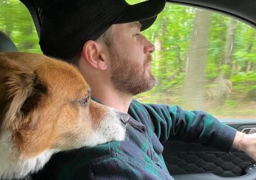 Chris Evans celebra el Día Nacional del Perro de Rescate con una adorable foto de él y Pet Dodger