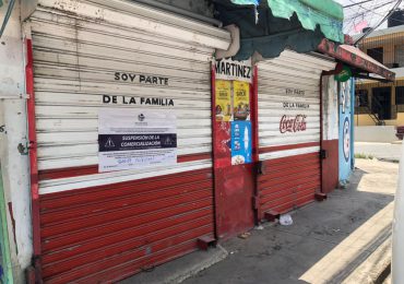 Pro Consumidor cierra varios colmados en Villa Duarte por deterioro de locales