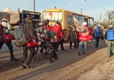 Ucrania logró evacuar a todas las mujeres, niños y ancianos que estaban atrapados en la planta de acero de Mariupol