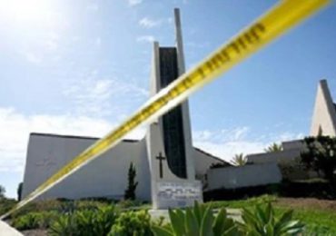 Un muerto y cuatro heridos graves en tiroteo en iglesia de EEUU