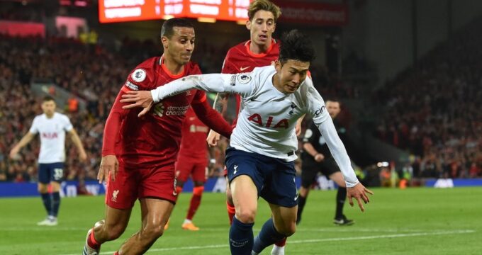 Liverpool empata contra Tottenham y se deja puntos en la lucha por el título