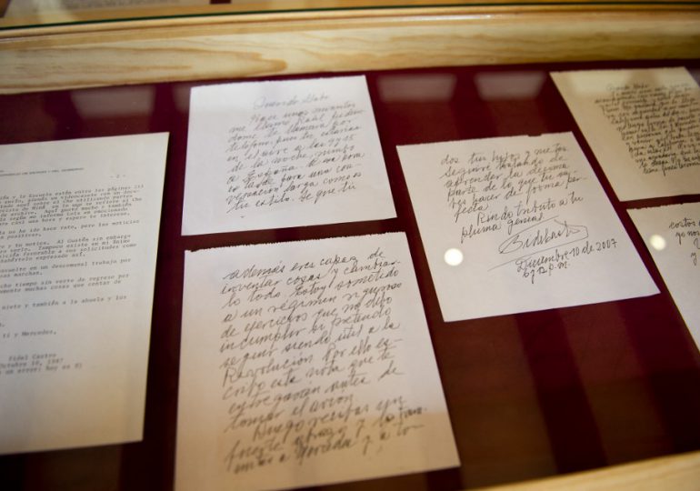 Desde Fidel hasta Bill Clinton, cartas exhiben la admiración por García Márquez