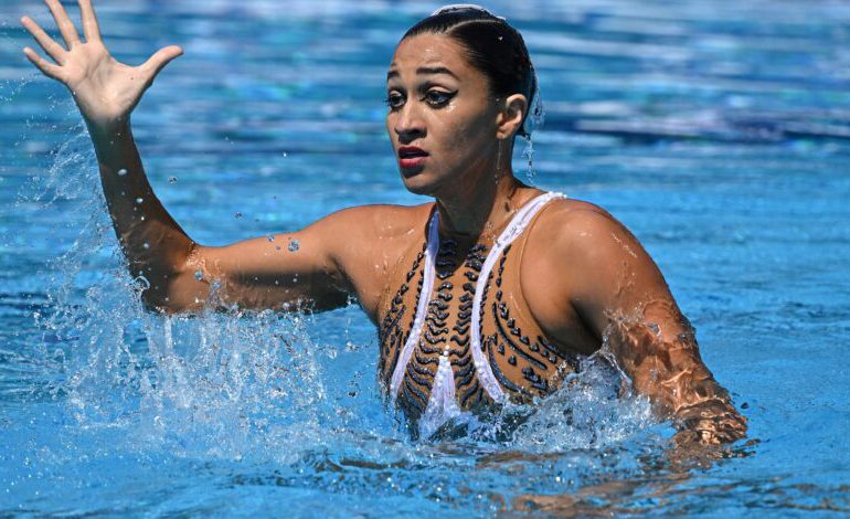 Nadadora Anita Alvarez vuelve a ver la piscina de Budapest, pero desde fuera del agua