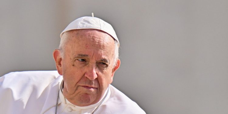 El papa lamenta asesinato de dos sacerdotes jesuitas en México