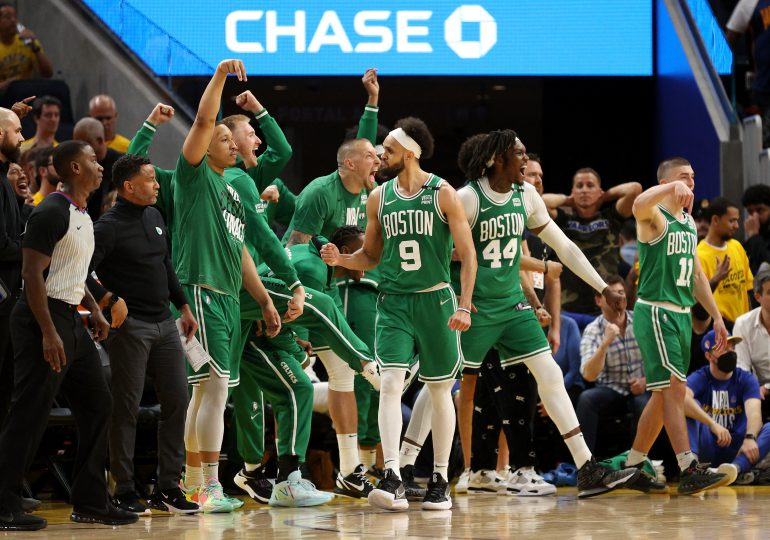 Celtics derrotan 120-108 a Warriors y se adelantan 1-0 en las Finales de la NBA