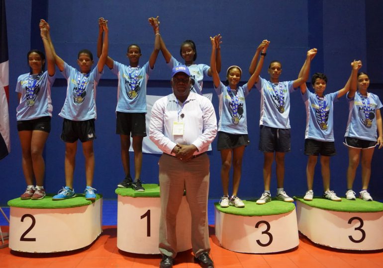 Premian ganadores de Tenis de Mesa en Juegos Santo Domingo Este