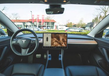 Autos con conducción autónoma de Tesla implicados en 273 accidentes en EEUU