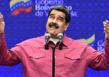 Maduro celebra "pasos leves pero significativos" de EEUU con licencias petroleras
