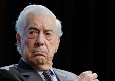 Vargas Llosa espera que presidencia de Petro en Colombia sea solo "un accidente"
