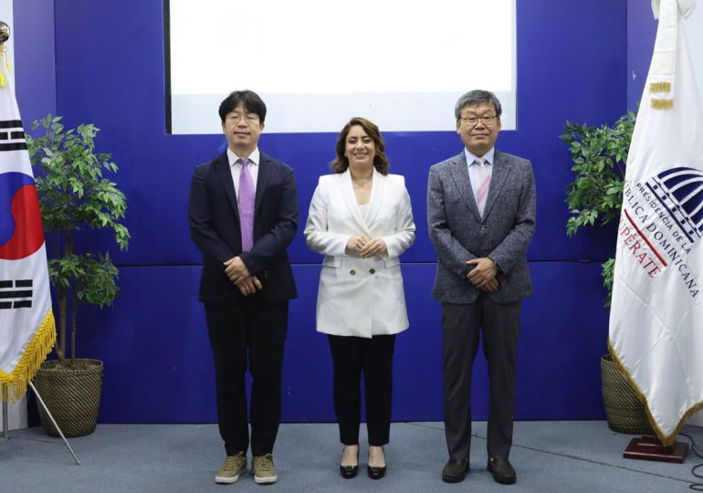 Gloria Reyes anuncia construcción de Centros de Capacitación y Producción Supérate con fondos de Corea