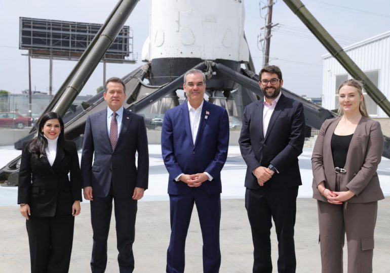 Presidente Abinader visita SpaceX, la empresa de Elon Musk que quiere invertir en RD