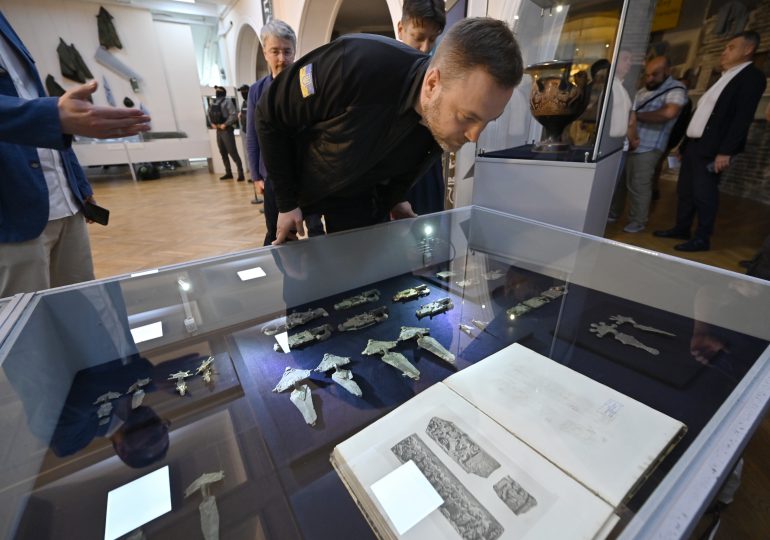 Ucrania confisca miles de antigüedades robadas tras varios allanamientos