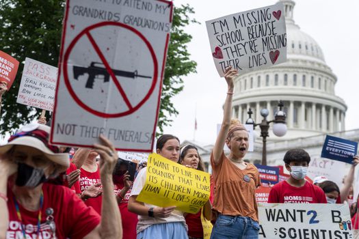 Senado de EEUU aprueba proyecto de ley de control de armas