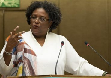 Primera ministra de Barbados cita a Bob Marley para pedir acción conjunta sobre migraciones
