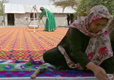 Irán presenta el kílim tejido más grande del mundo