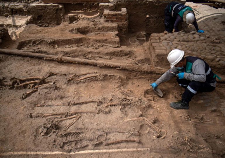 Encuentran cripta subterránea con 14 entierros en iglesia colonial de Perú