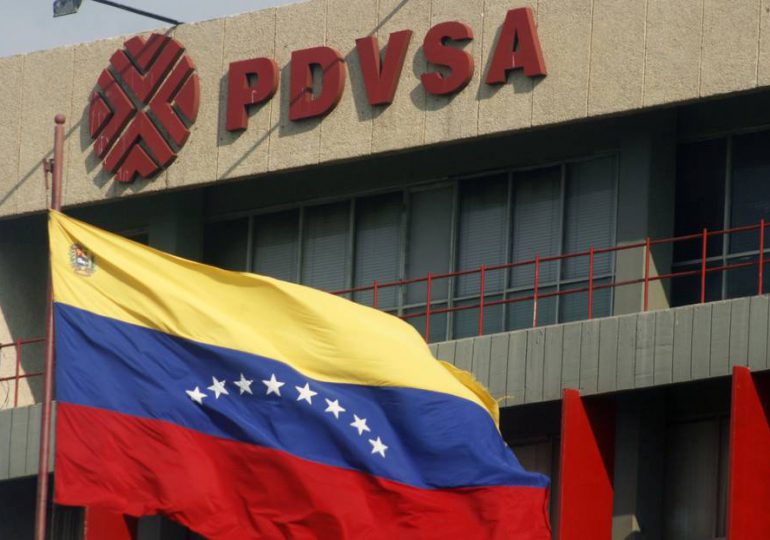 Venezuela está "lista" para recibir a petroleras francesas, según Maduro