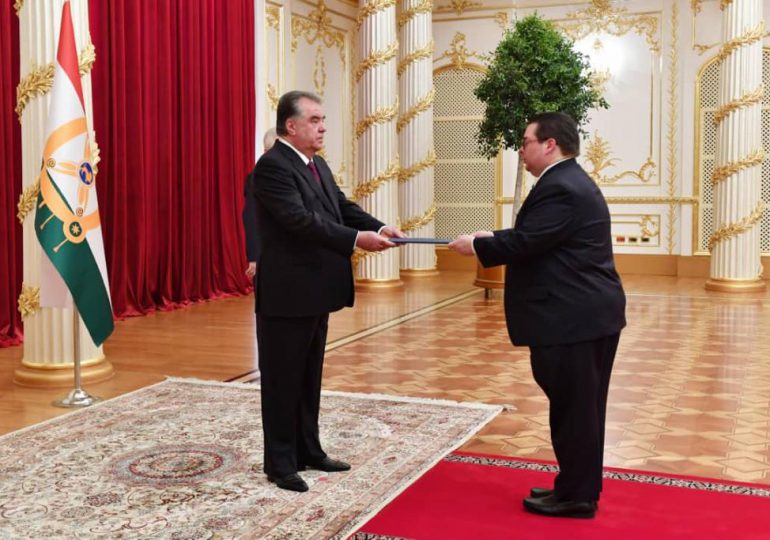 Embajador dominicano en Rusia presenta carta credenciales en Tayikistán