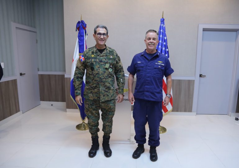 El alto militar estadounidense Douglas M. Fears visitó el Centro de Comando C5i