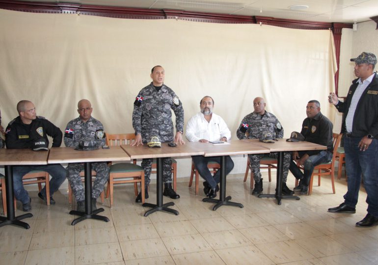 Comerciantes de Villa Consuelo se reúnen con general Contreras, comandante regional (Z45) del DN