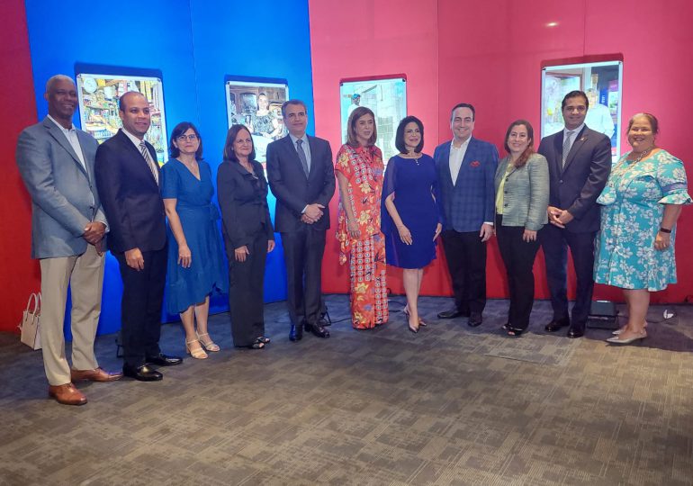 Fundación Dominicana de Desarrollo premia microempresarios y juramenta nueva directiva