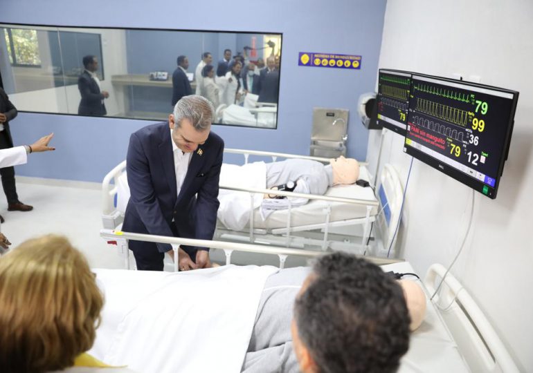 Abinader deja en funcionamiento Centro de Simulación en la Facultad Ciencias de la Salud de la UASD