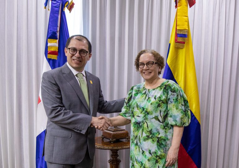 Procuradora de RD y fiscal general de Colombia sostienen reunión de trabajo